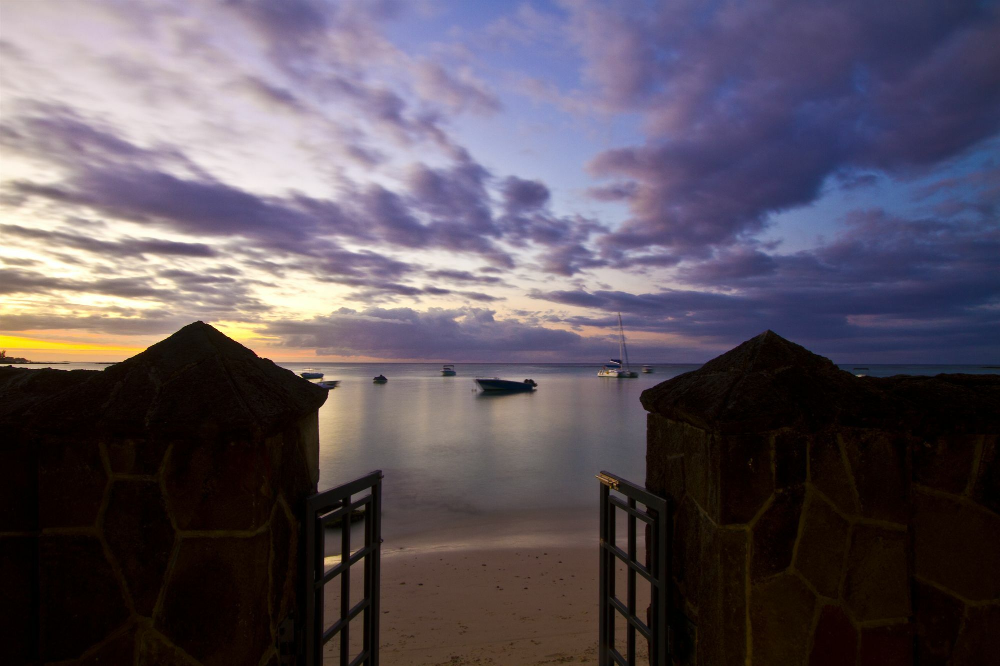 Le Beachclub Pereybere Beach Buitenkant foto